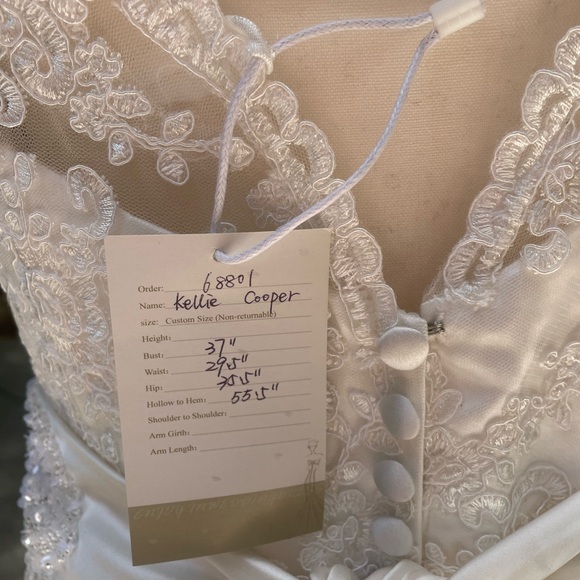 😱 BRAND NEW/unworn Custom made Wedding Dress with hand beaded removable sash. - Picture 7 of 7